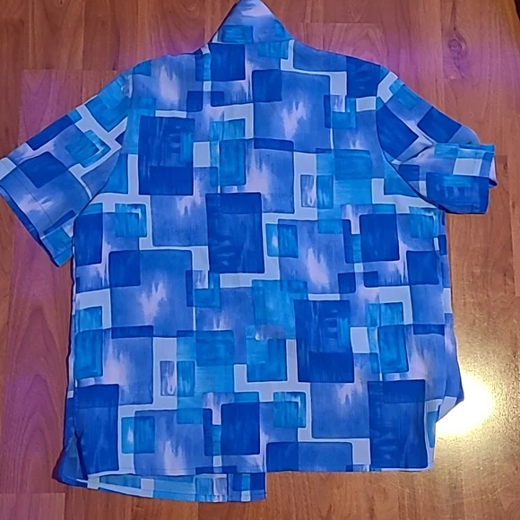 Button up - Picture 2 of 3